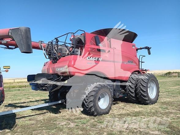 Case IH 8250 Skurtreskere