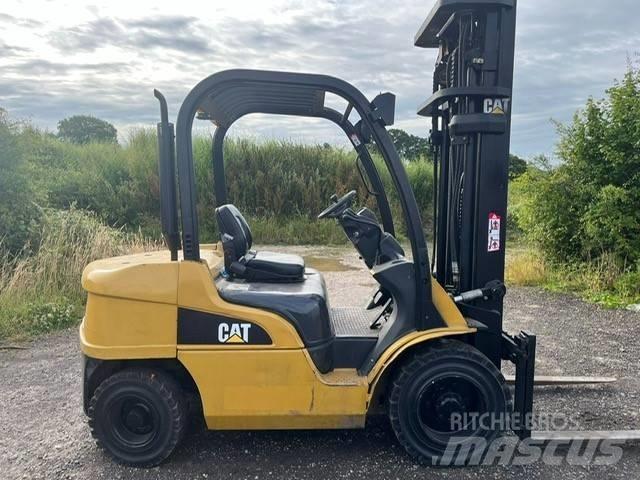 CAT DP 30 N Diesel Trucker