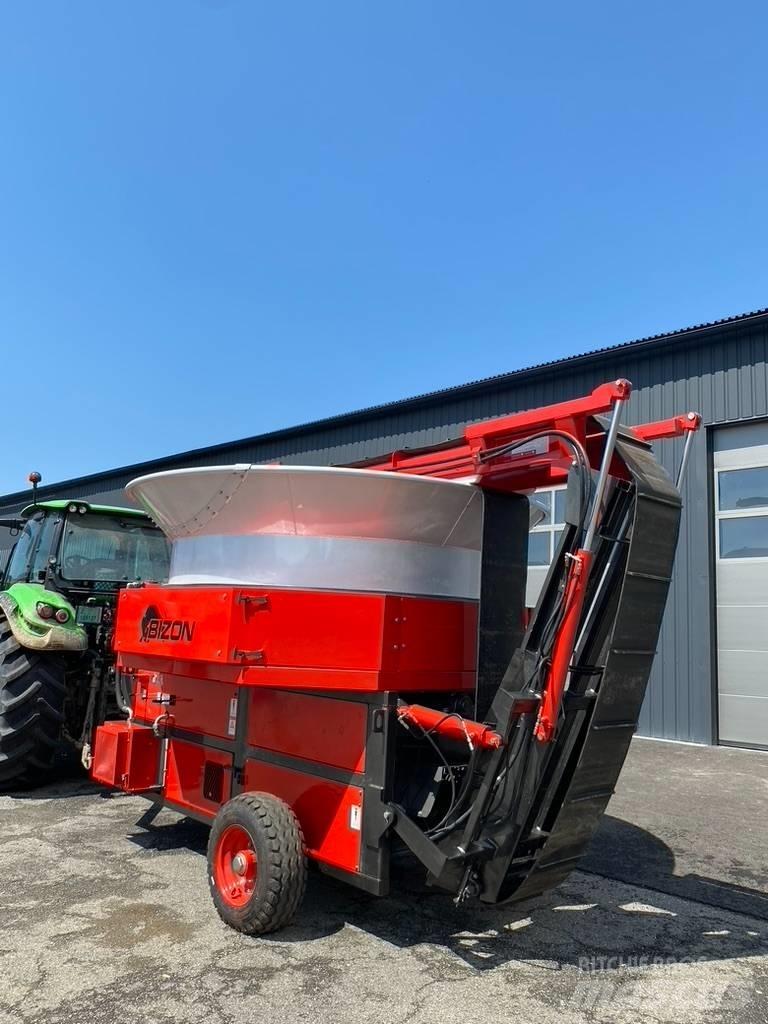 Bizon B-1030 Rundballerivere, -kuttere og -utpakkere