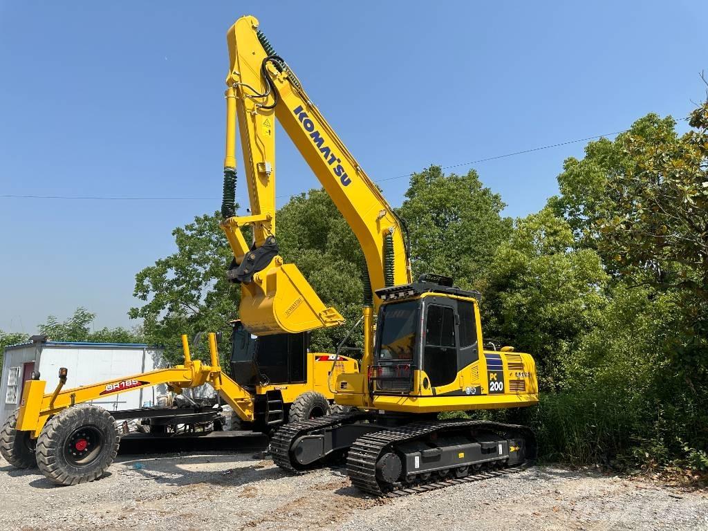 Komatsu PC200-8 Beltegraver