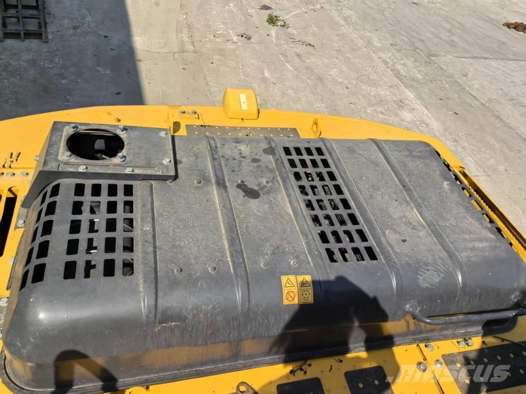 Komatsu PC 220-8 Beltegraver