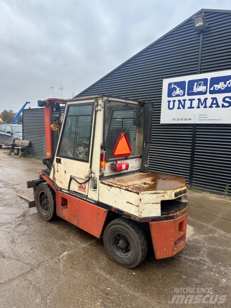 Nissan FD30 Diesel Trucker