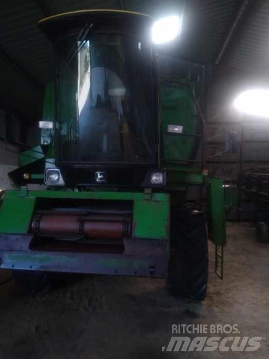 John Deere 1065 Skurtreskere