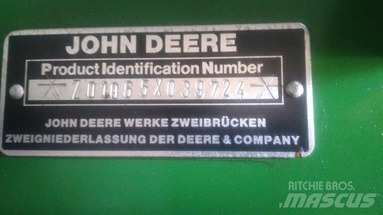 John Deere 1065 Skurtreskere