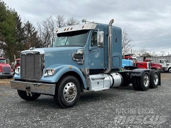 Freightliner 122SD Trekkvogner