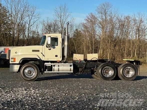 Mack CL733 Trekkvogner
