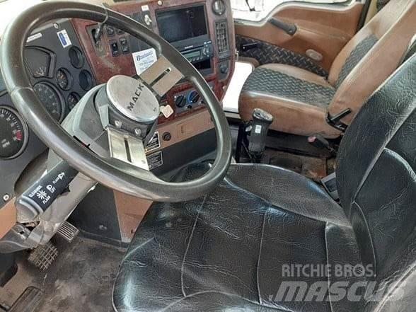 Mack GRANITE GU713 Trekkvogner