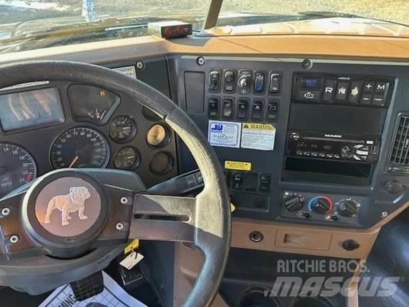 Mack GRANITE GU713 Tippbil