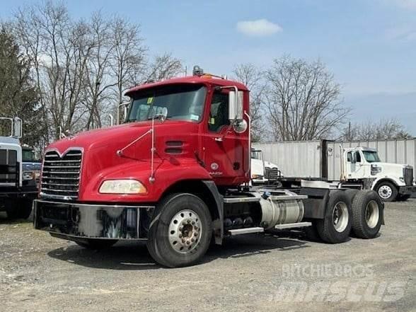 Mack PINNACLE CXU613 Trekkvogner