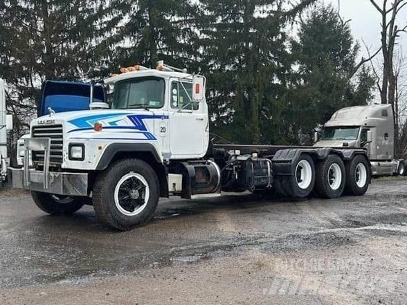 Mack RD690 Renovasjonsbil