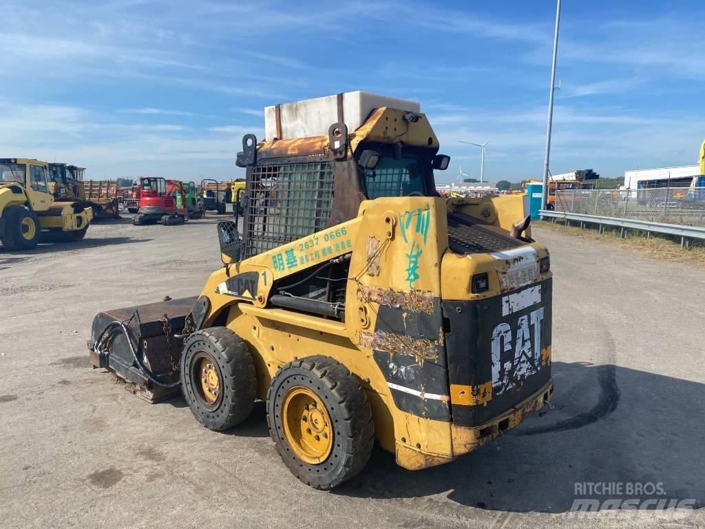 CAT 246 Kompaktlastere