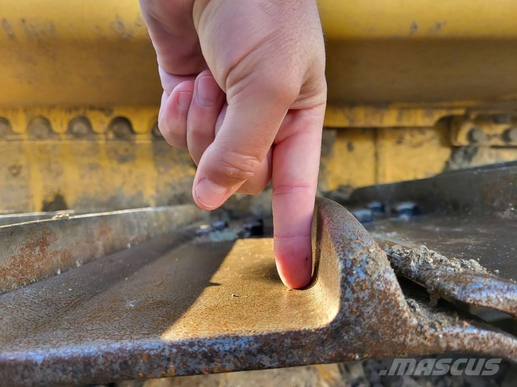 Komatsu D61PXi-24 Dozere Beltegående