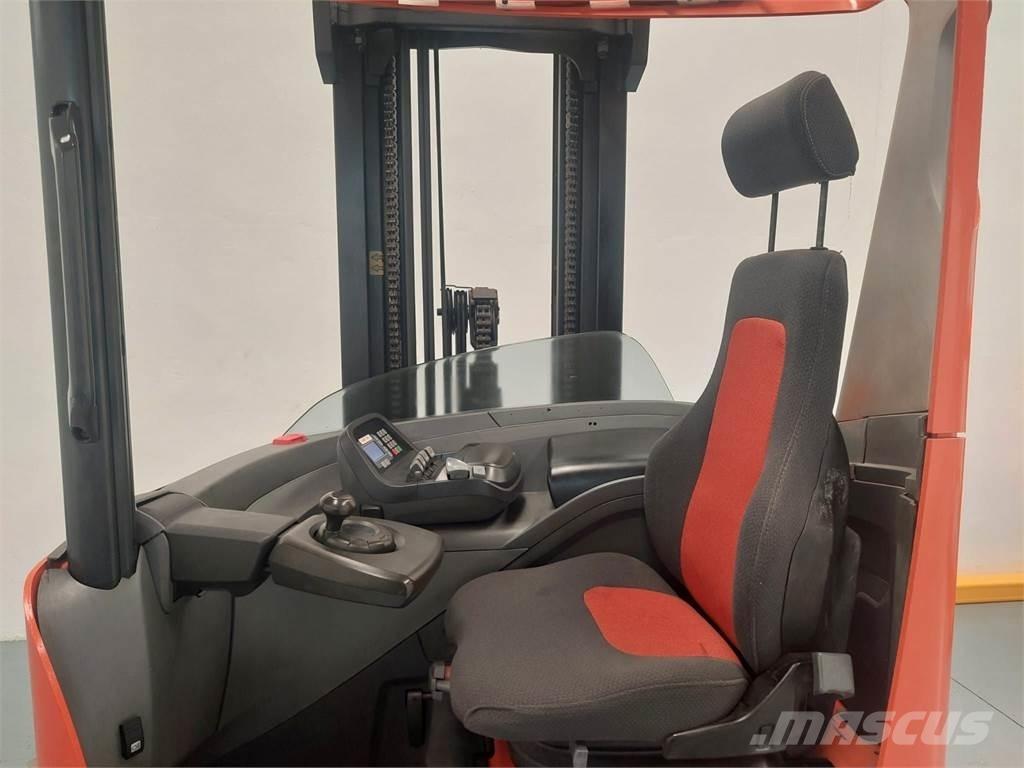 BT RRE 140 H Skyvemasttruck