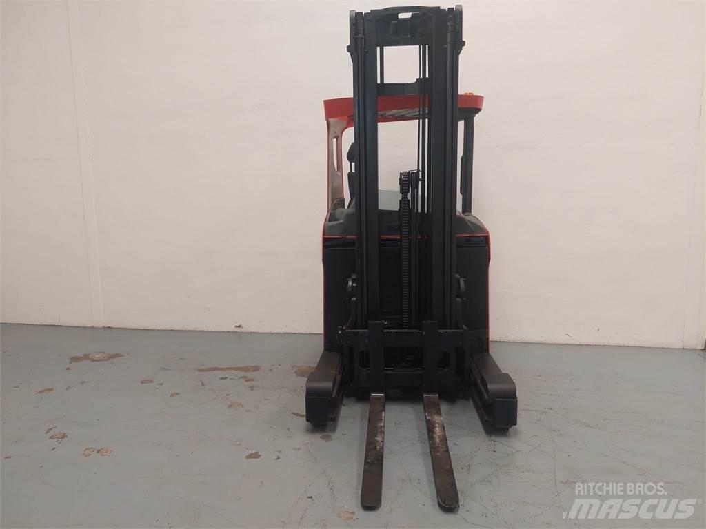 BT RRE 140 H Skyvemasttruck