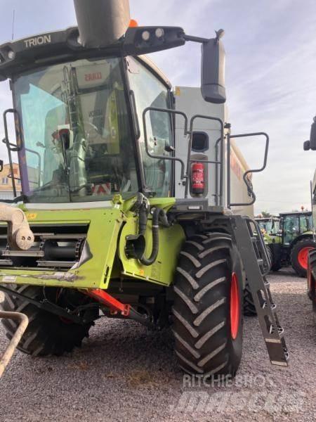 CLAAS TRION 530 Skurtreskere