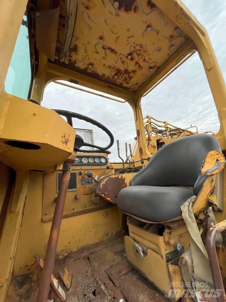 CAT 615 C Veiskrape