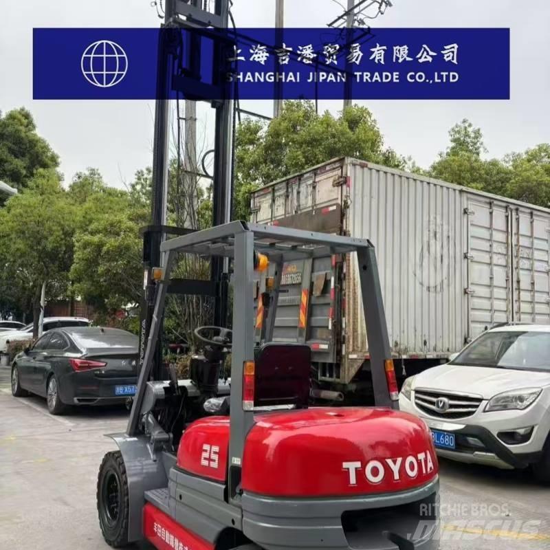 Toyota FD 25 Diesel Trucker