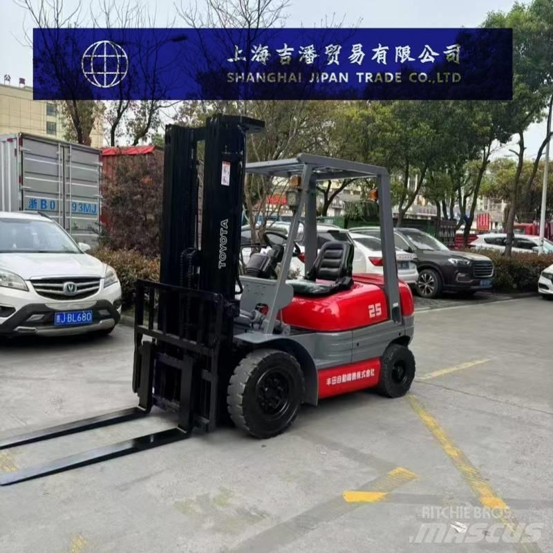 Toyota FD 25 Diesel Trucker