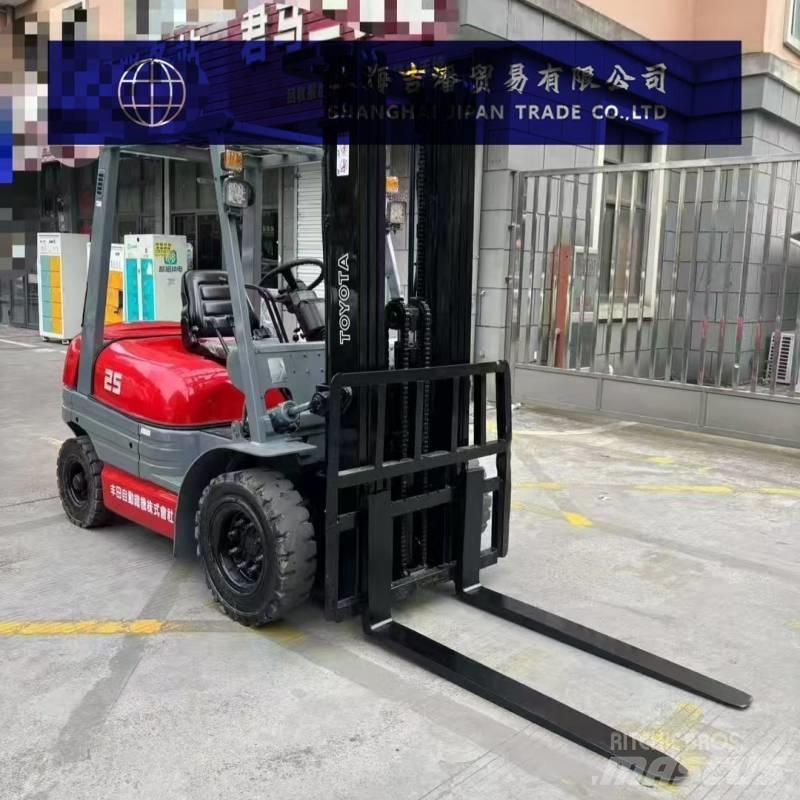 Toyota FD 25 Diesel Trucker