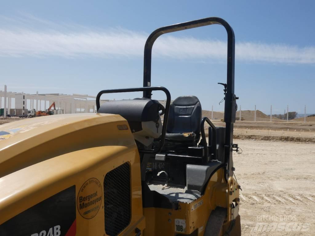 CAT CB 24 B Tandem Valser
