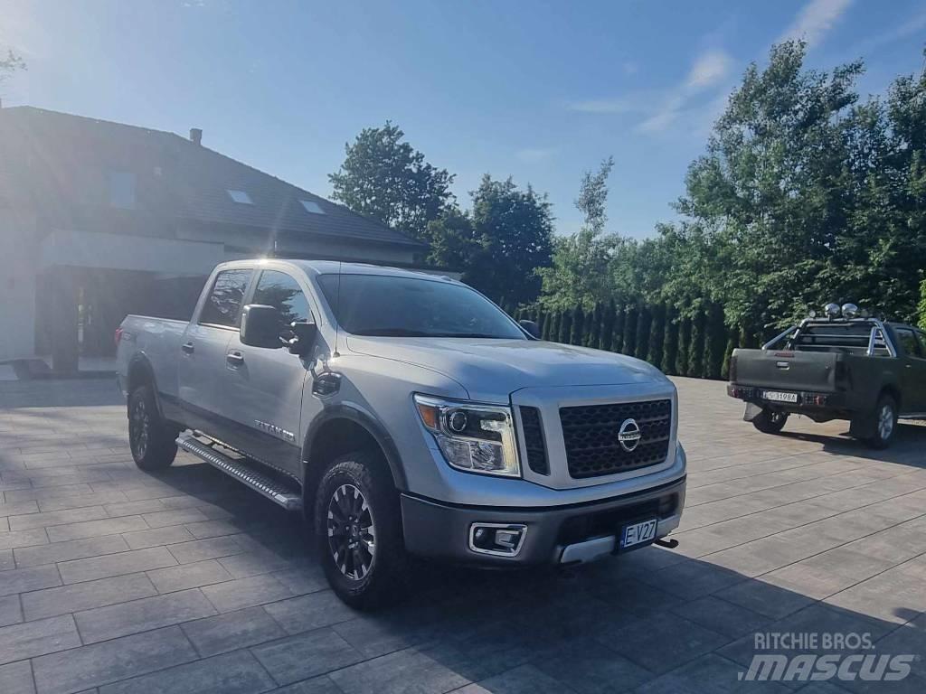 Nissan TITAN XD PRO Pickup/planbiler