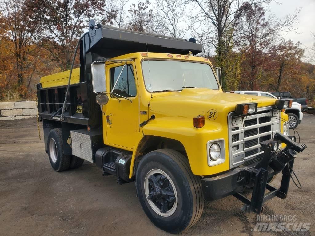 International 1752 Tippbil
