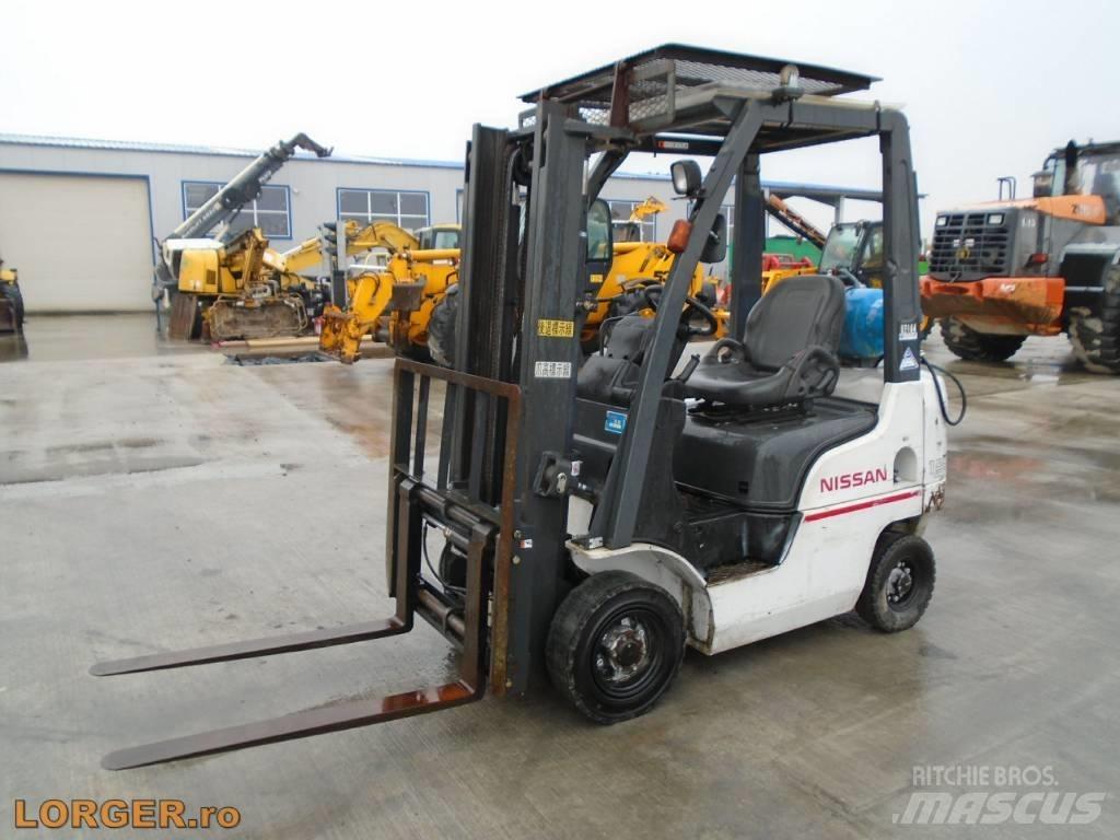 Nissan EBT P1F1 Propan trucker