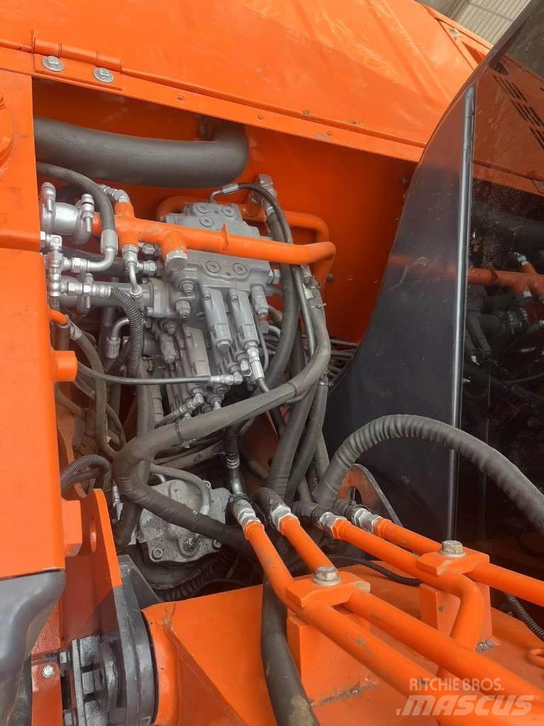 Hitachi ZX70 Beltegraver