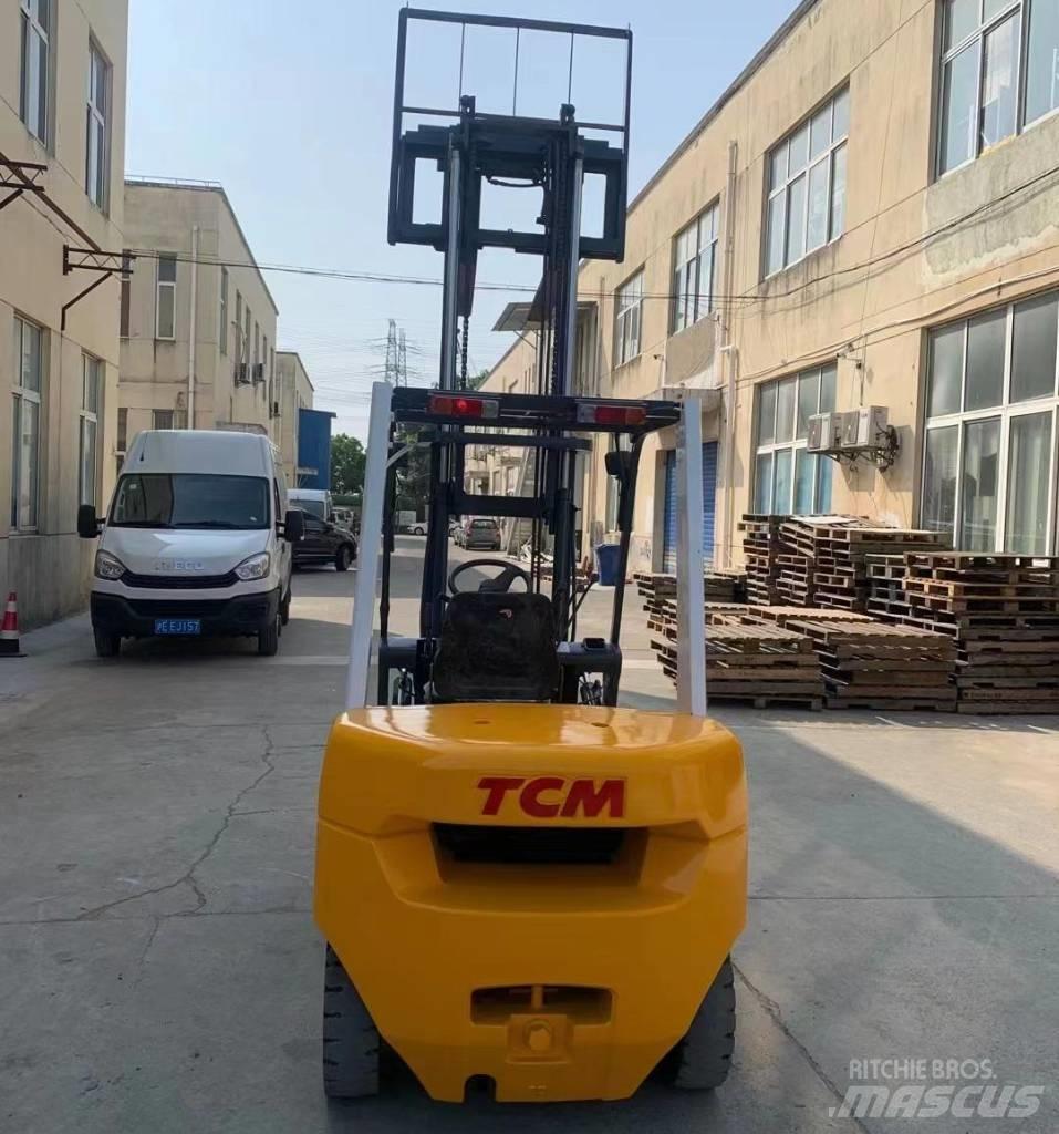 TCM FD30 Skyvemasttruck