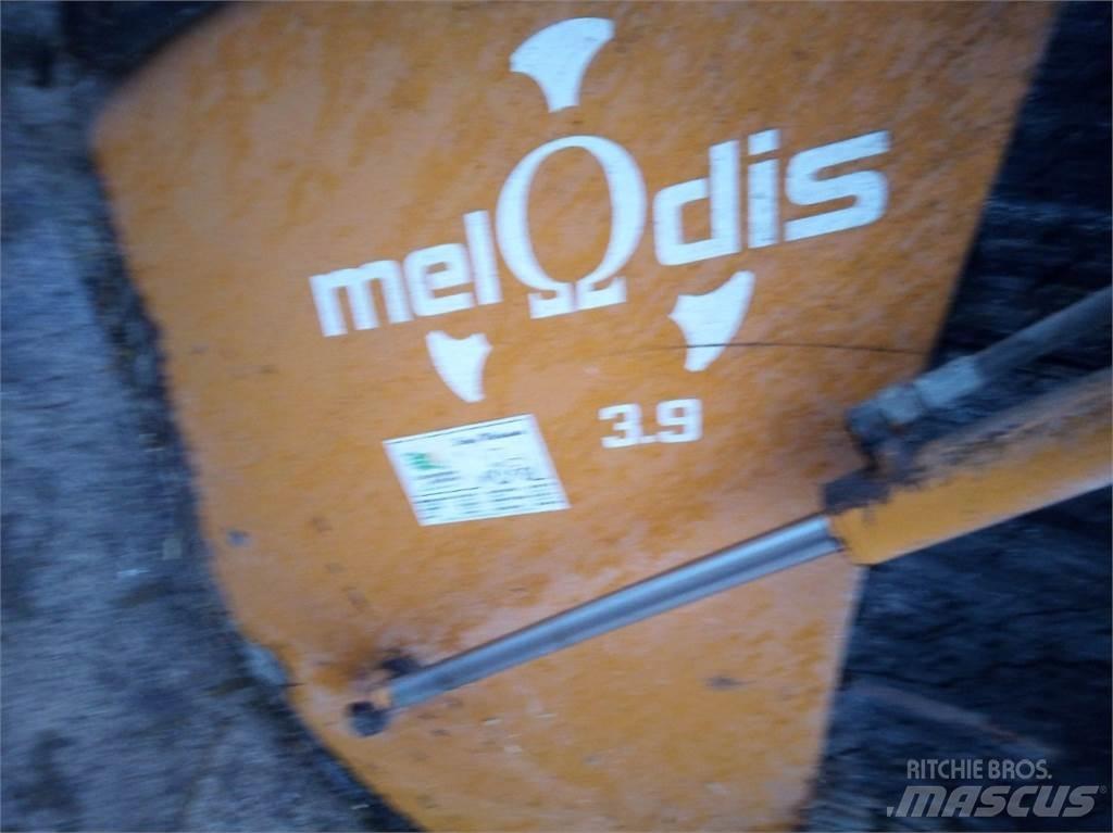 Emily Mélodie 3.9 Matere