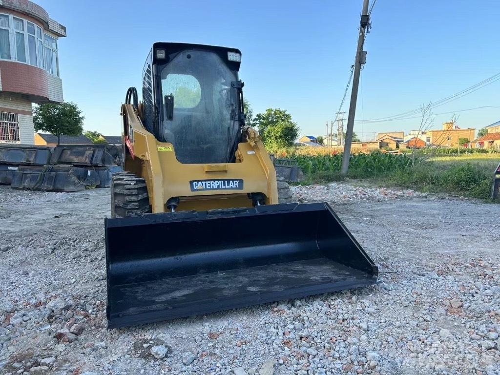 CAT 246 C Kompaktlastere