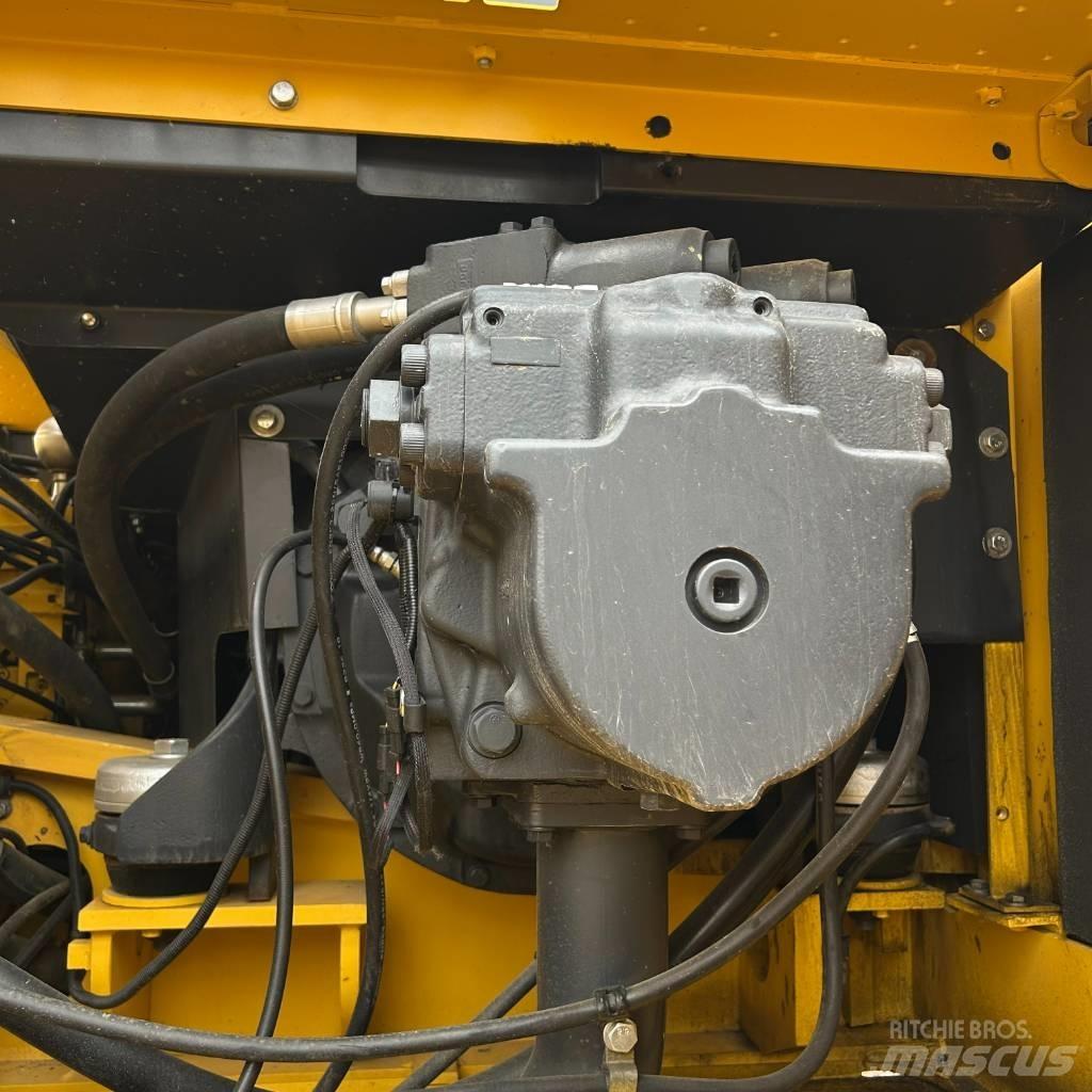 Komatsu 400-7 Beltegraver