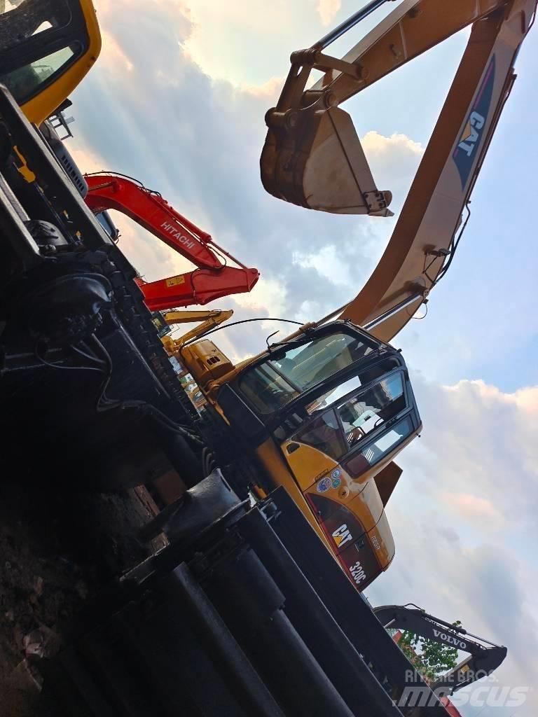 CAT 320 C Amfibiske Gravemaskiner