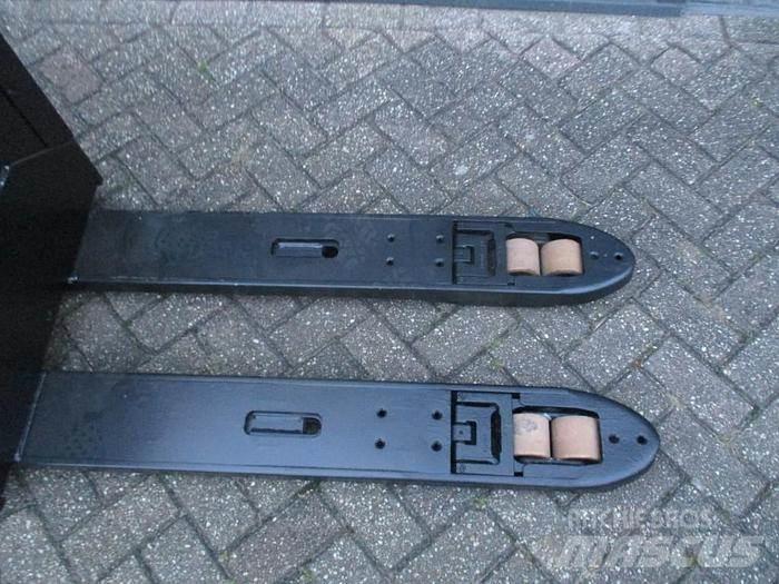 Toyota LPE 250 Lavtløftende truck med platform