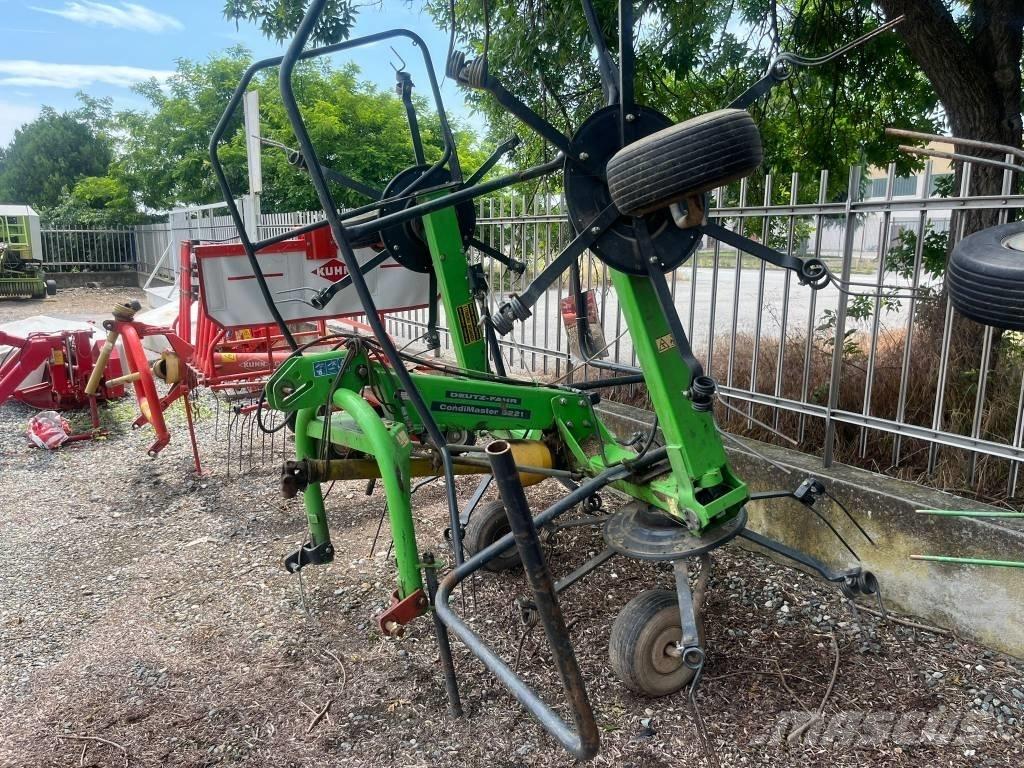 Deutz-Fahr 5221 Raker og høyvendere