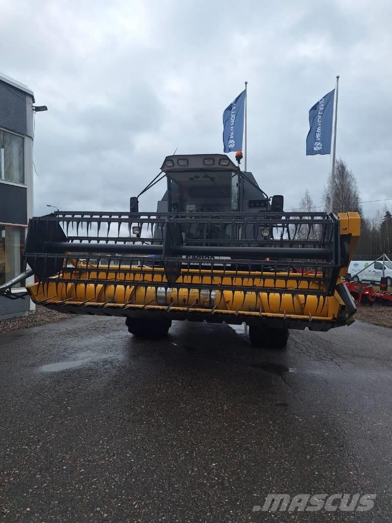 Sampo-Rosenlew 2065 Skurtreskere