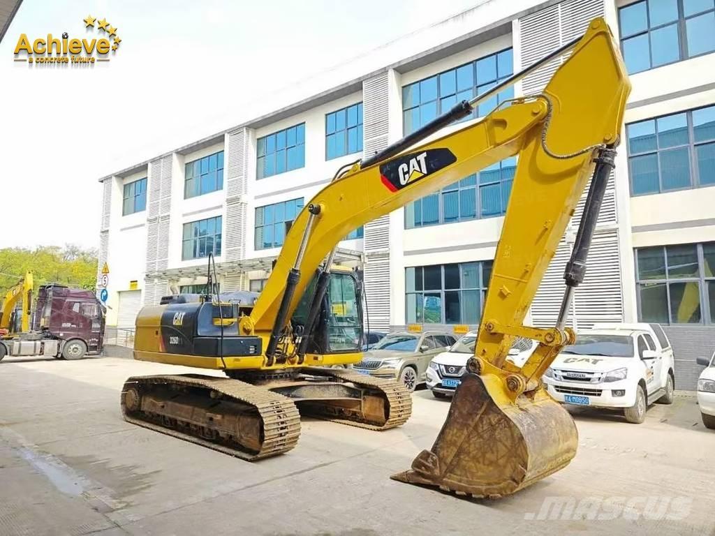 CAT 326D2L Beltegraver
