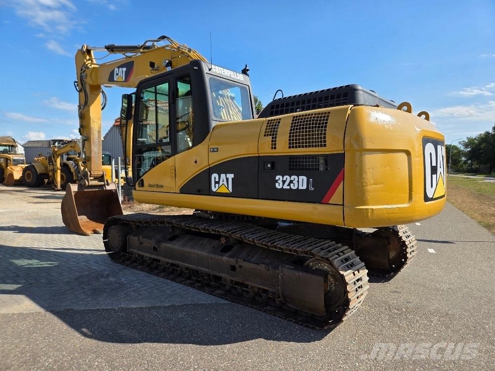 CAT 323DL Beltegraver