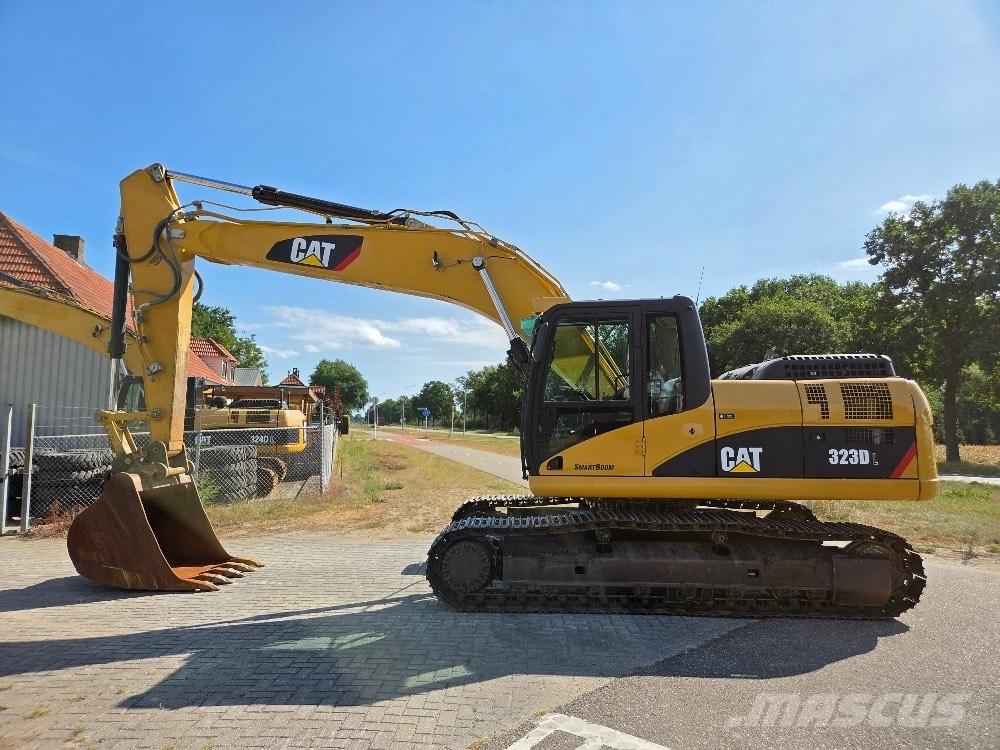 CAT 323DL Beltegraver
