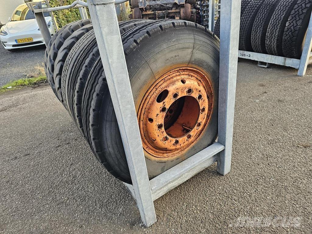  Several 1100 X 20 Containerhengere