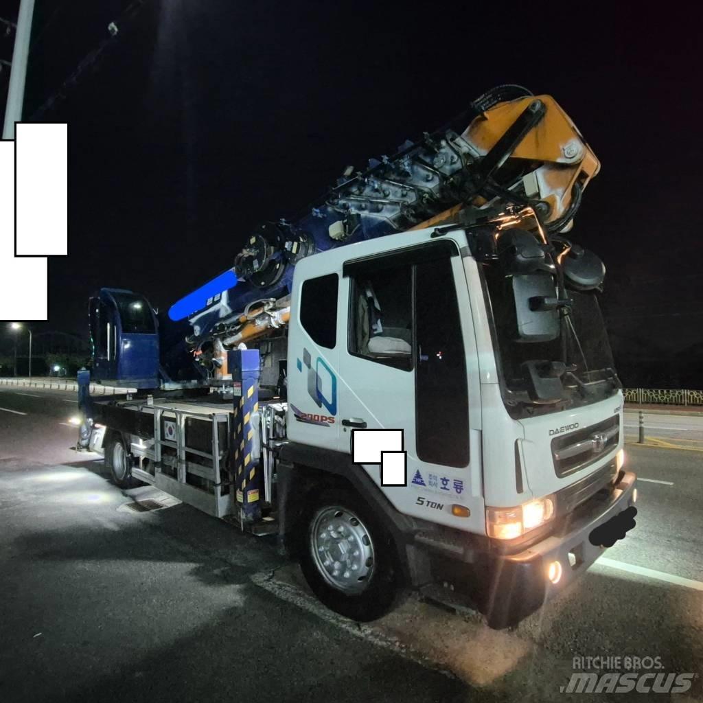 Horyong MR400A Bilmontert lift