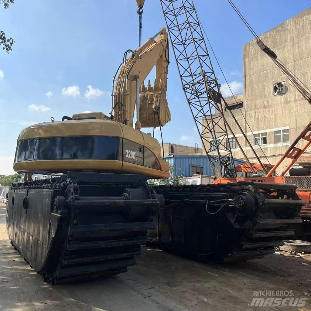 CAT 320 C Amfibiske Gravemaskiner