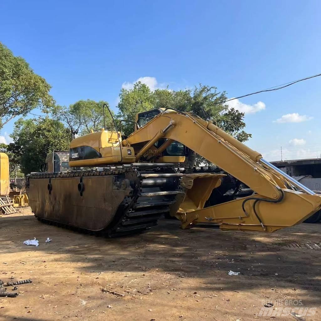 CAT 320 C Amfibiske Gravemaskiner