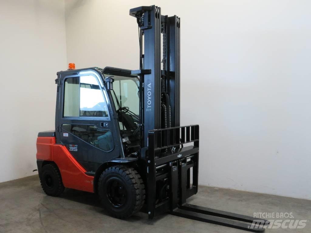 Toyota 8 FDJF 35 Diesel Trucker