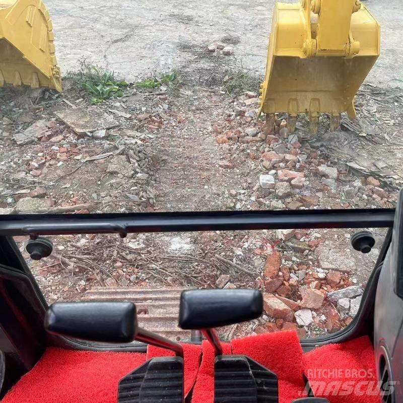 Komatsu PC 138 Beltegraver