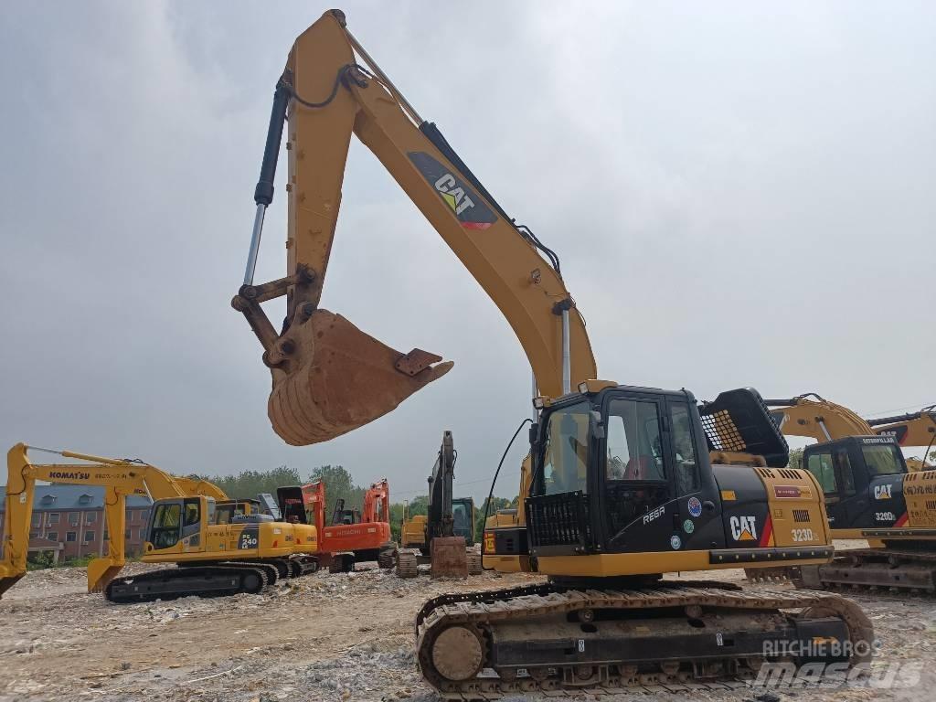 CAT 323D2L Beltegraver