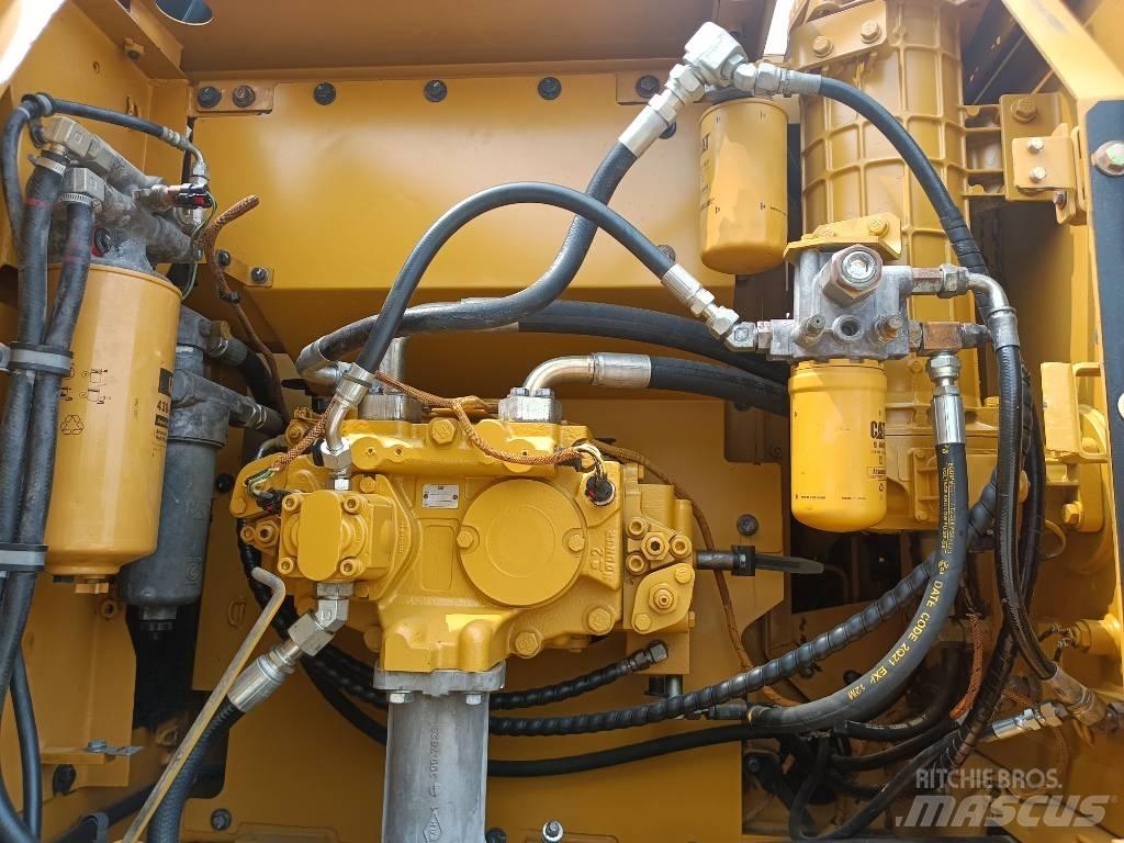 CAT 323D2L Beltegraver