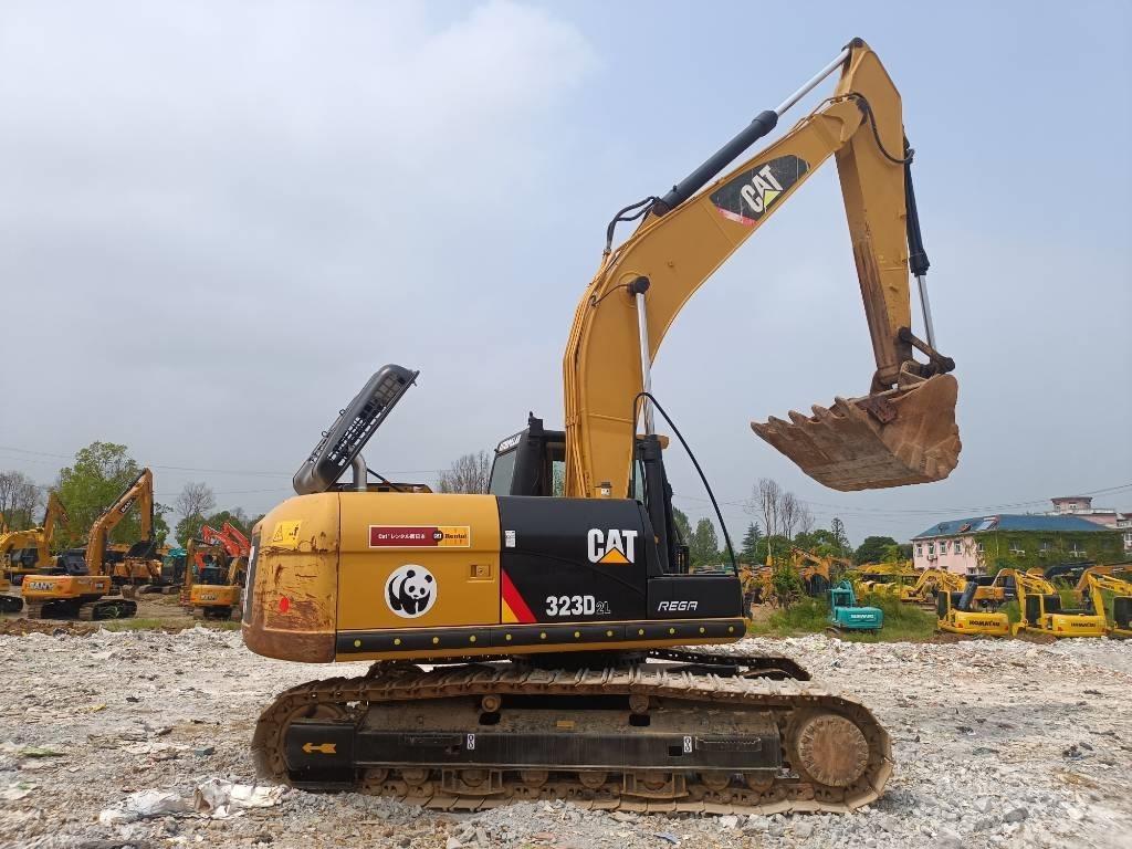 CAT 323D2L Beltegraver