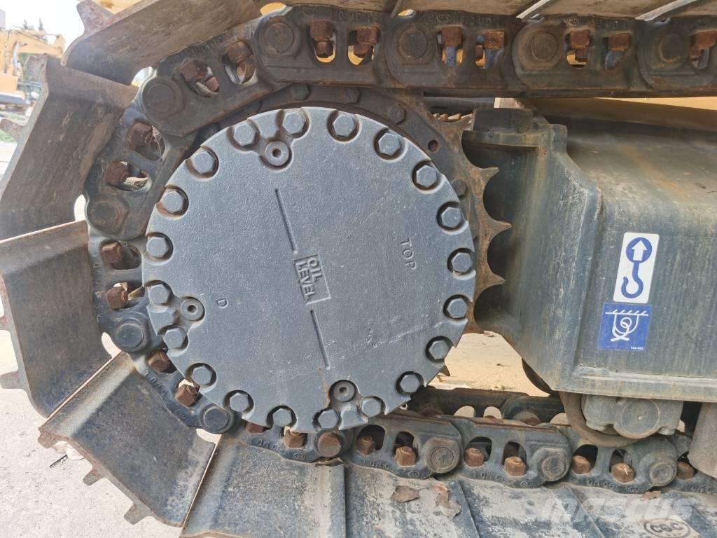 Komatsu PC 220-7 Beltegraver