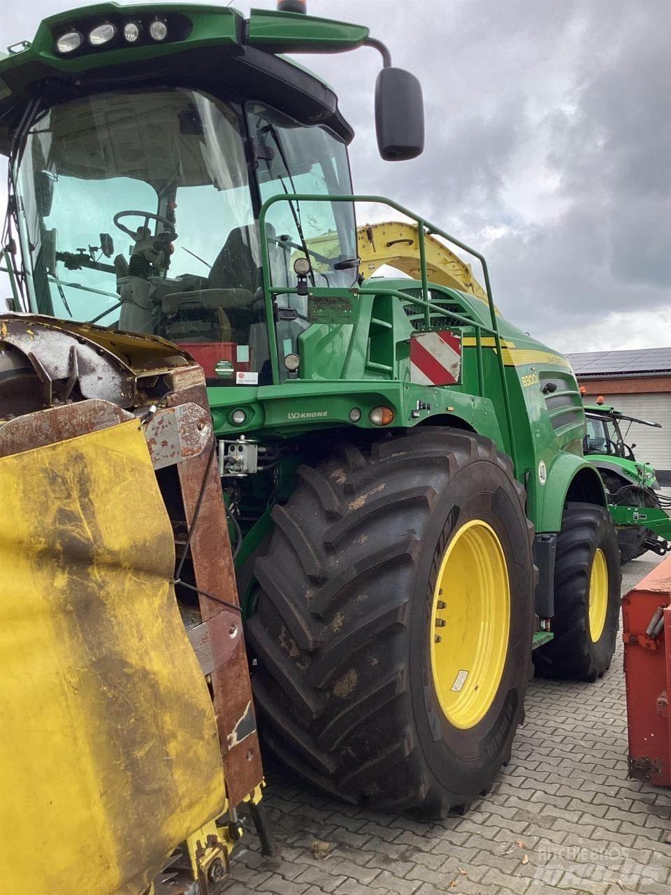 John Deere 8300 Selvdrevne fôrhøstere